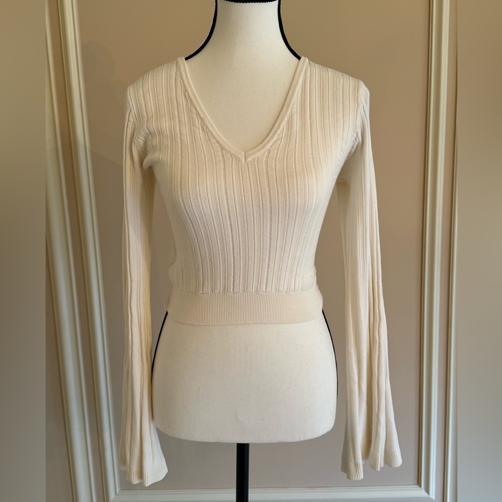 ASTR Cream Long Sleeve V-Neck Top